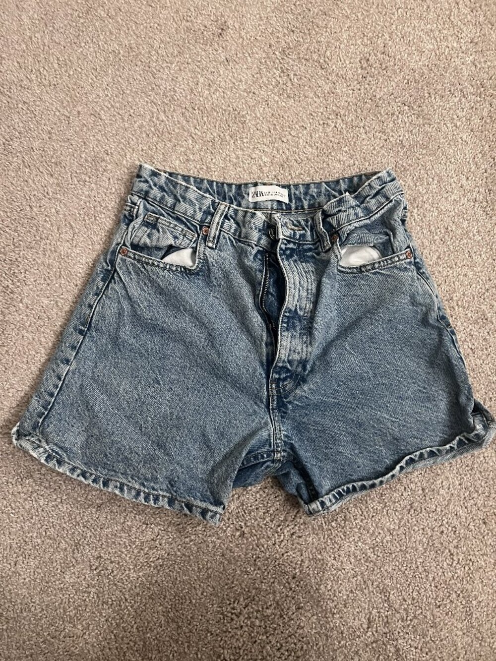 ZARA High Waisted Acid Wash Denim Shorts - Size 6 / US 6 (MEX 28)